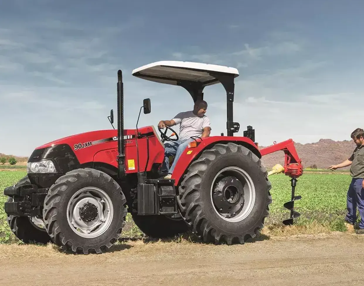 The Farmall JXM tractors are tailored for efficient implement work and the hydraulic system guarantees