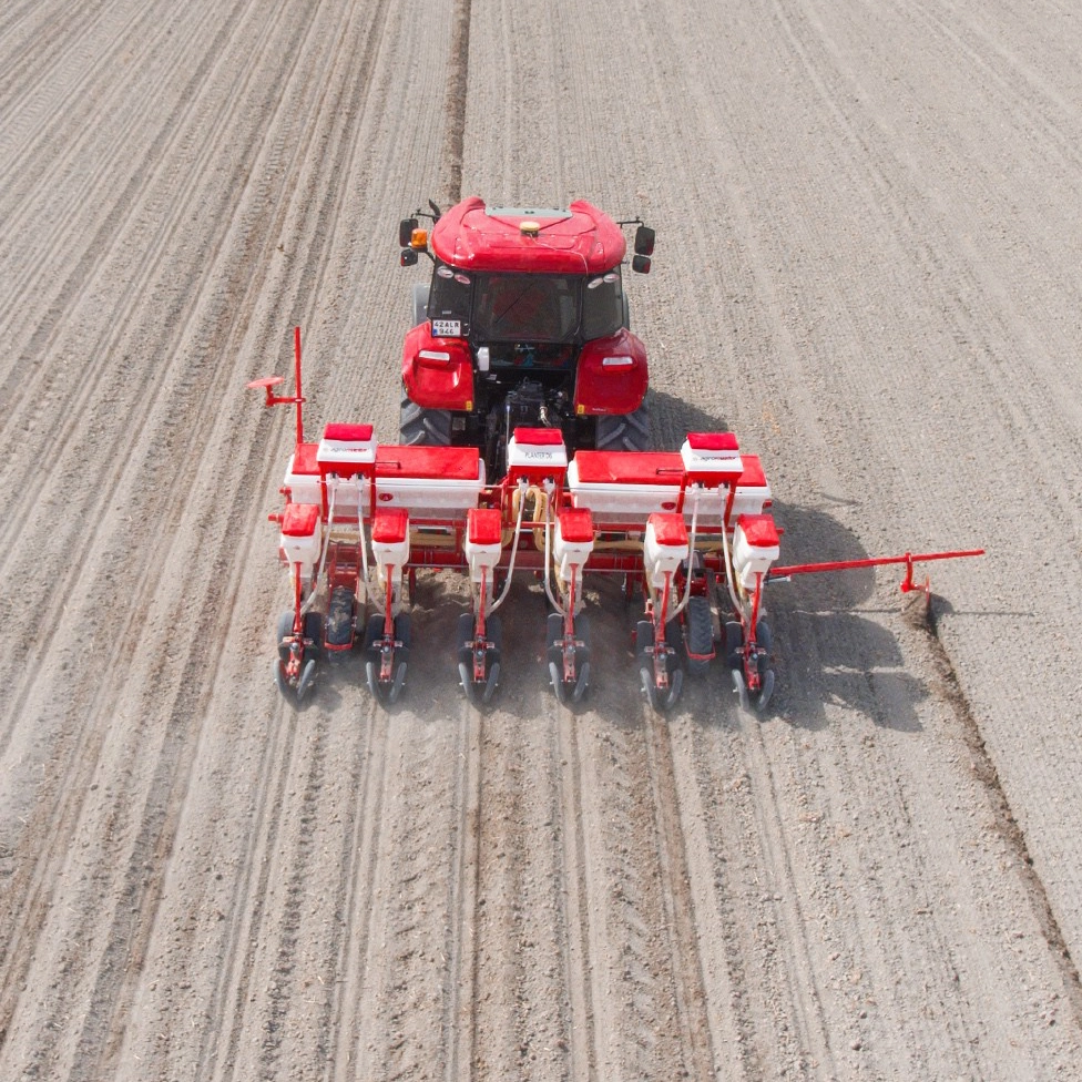 Agromaster planter units offer a number of advantages with respect to traditional planting unit: these include superior speed and, thanks to the dual levelling wheels, a constant planting depth.&nb
